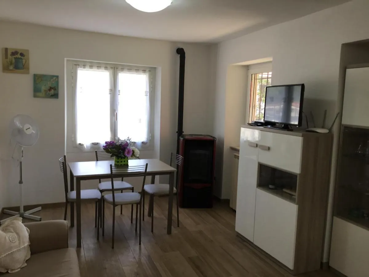 Holiday home Casa Ginni Con Piscina E Giardino Caravonica