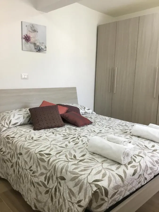 Holiday home Casa Ginni Con Piscina E Giardino Caravonica