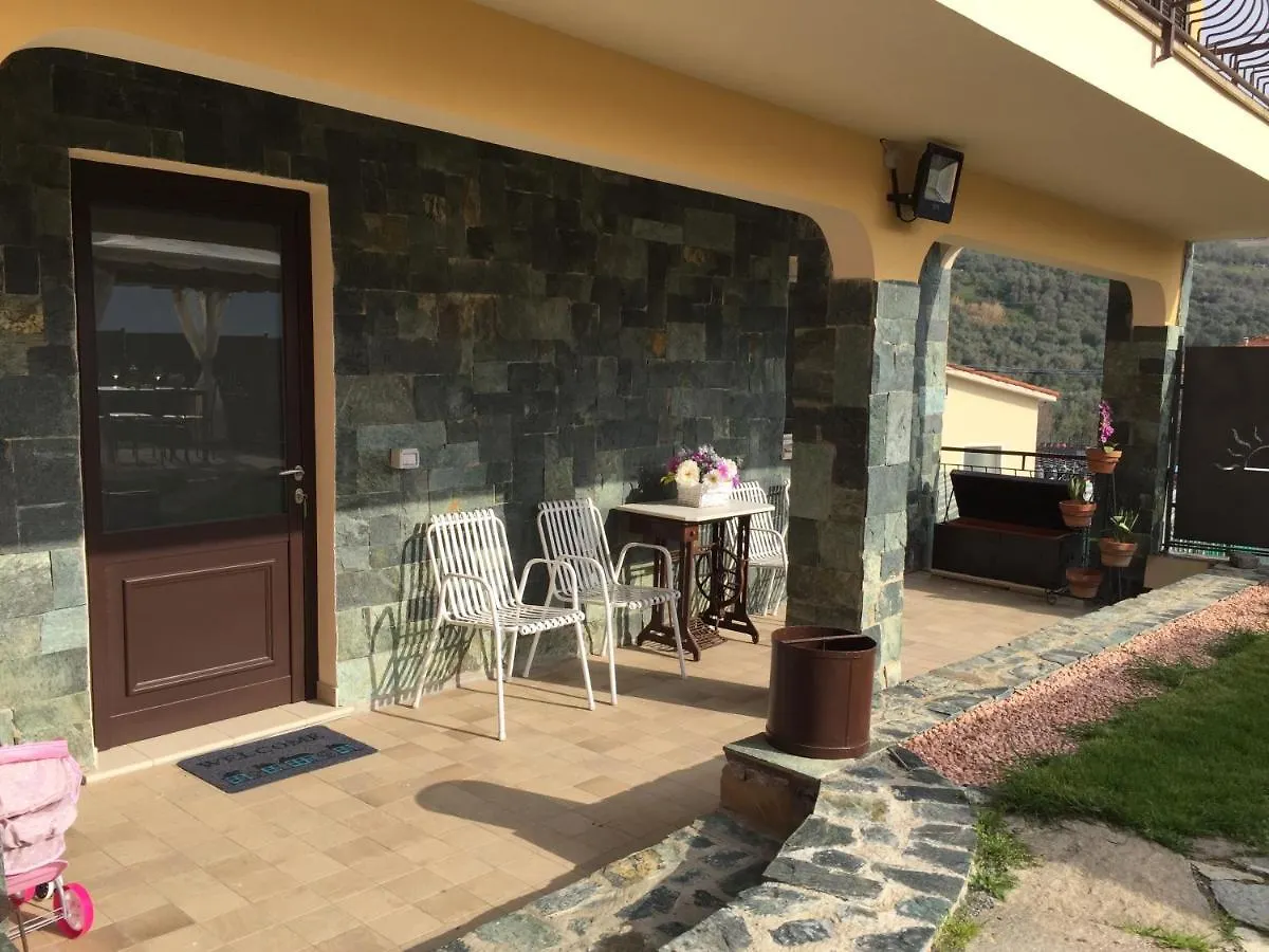 Holiday home Casa Ginni Con Piscina E Giardino Caravonica